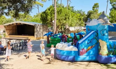 Activité jeux gonflables enfants au Bois Dormant
